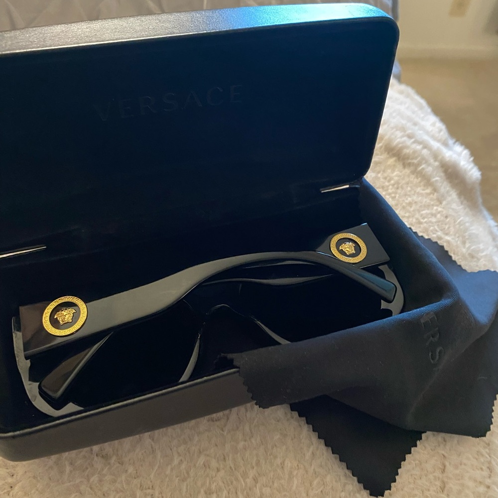 Versace sunglasses - Picture 3 of 5